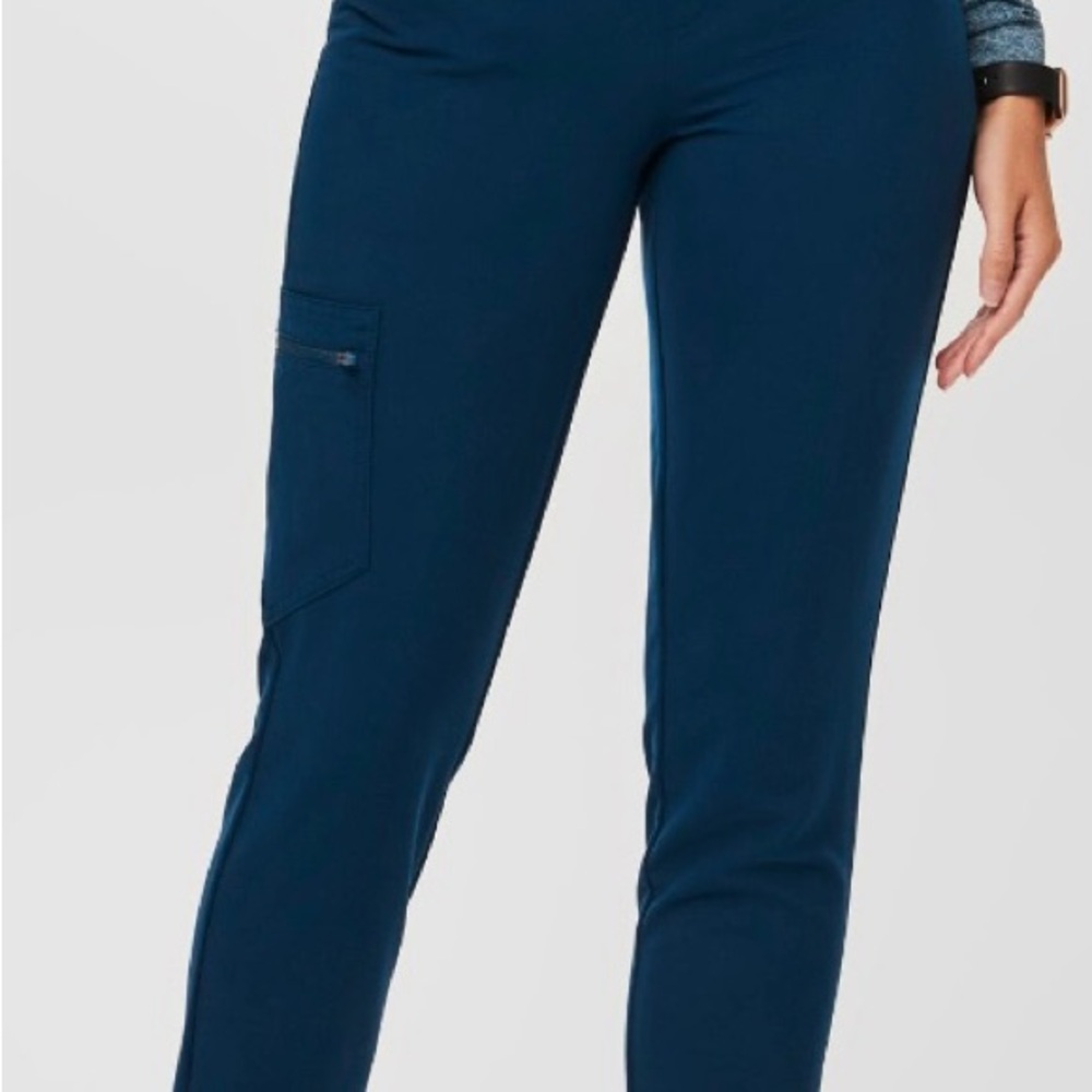 Figs Xl ocean blue Raphaela top and Zamora jogger scrub pants